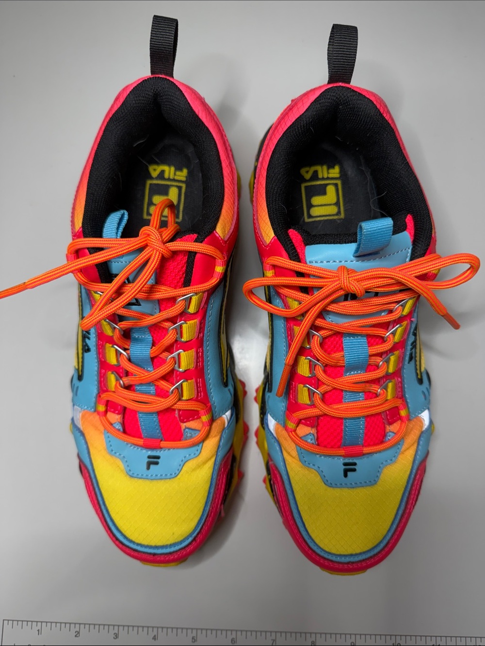 Fila Sneakers Like New Size 10 - Picture 4 of 6